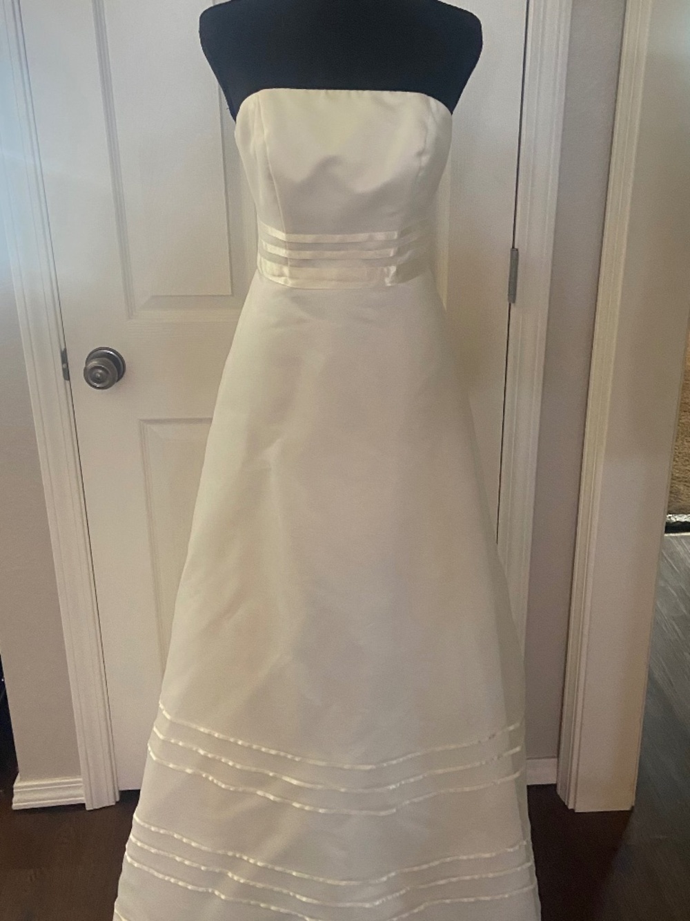 David’s Bridal Wedding Dress T8792